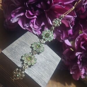 Vintage Peridot Green Stone Floral Necklace